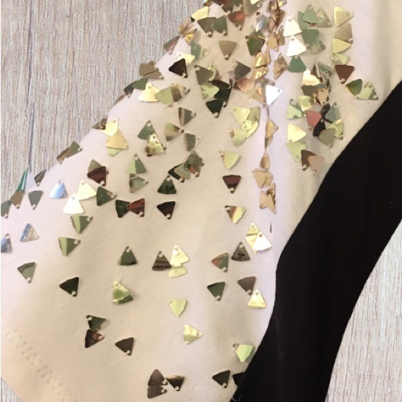 🆕 Plus Sized Top - Gorgeous Sequin Shoulder - Fits Size 16-18 🌸🌼🌸 - Picture 3 of 7